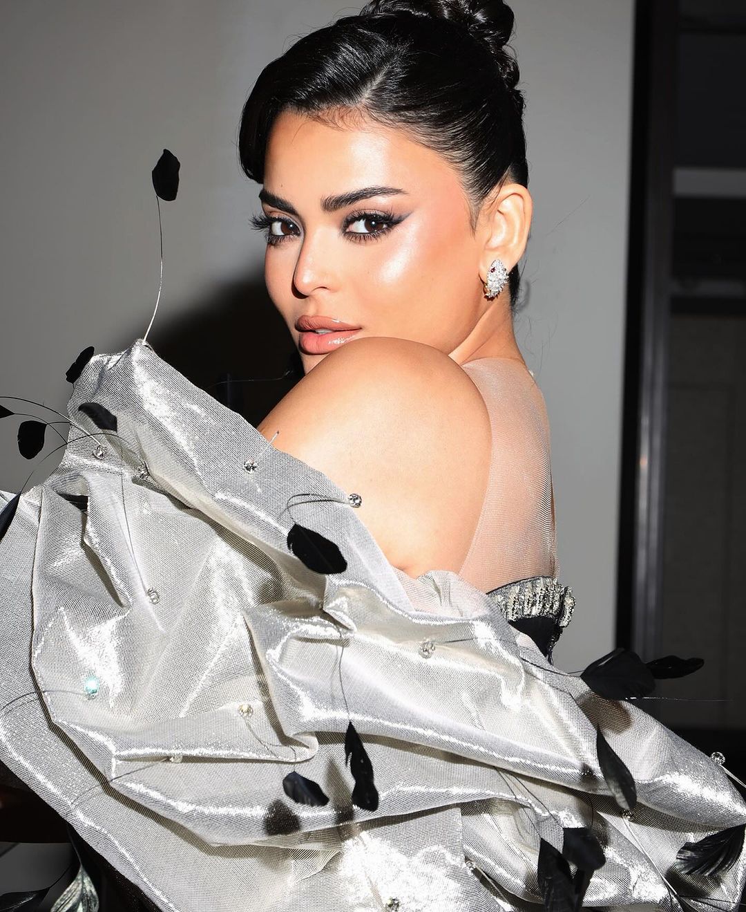 أسماء جلال بمجوهرات ماسية أنيقة بولغري BVLGARI